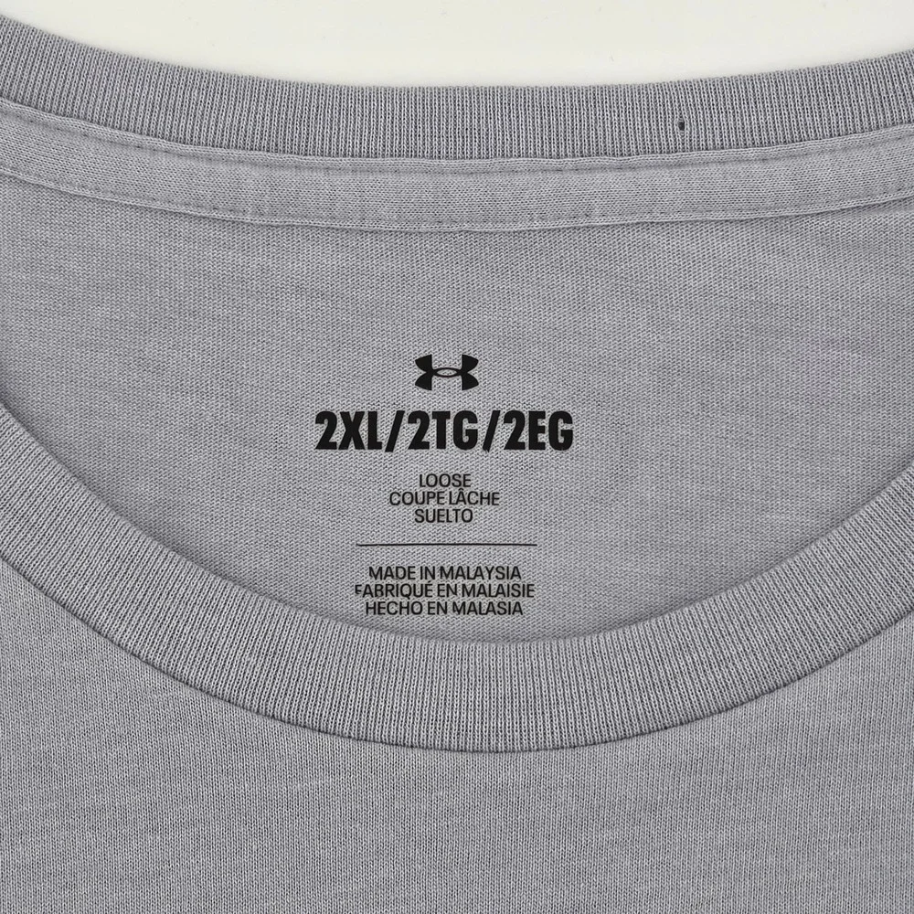 Under Armour Men's Reflective Big Logo Loose Fit T-Shirt Size 2XL Hydro Gray‎